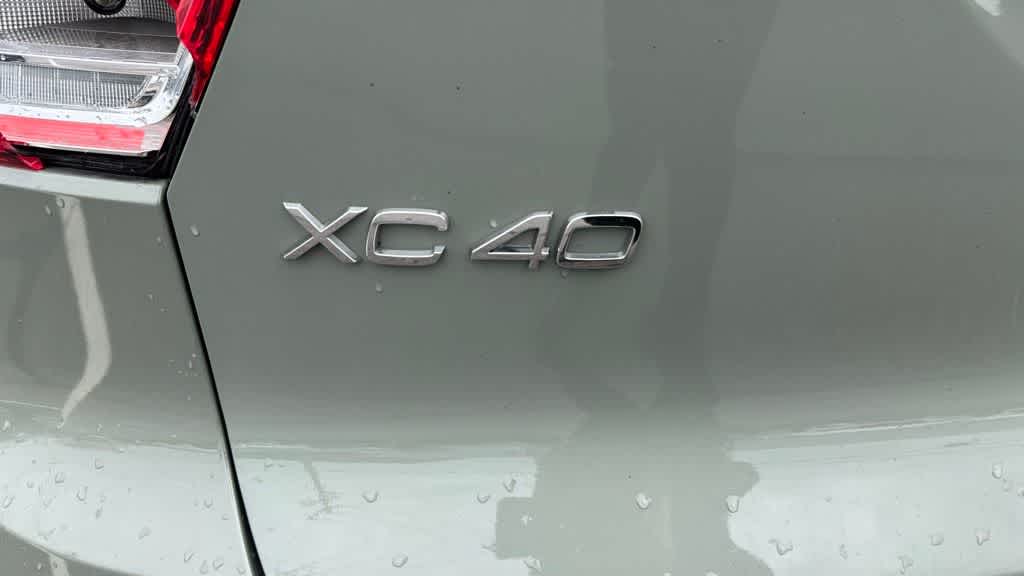 Thumbnail: 2023 Volvo XC40 - 13