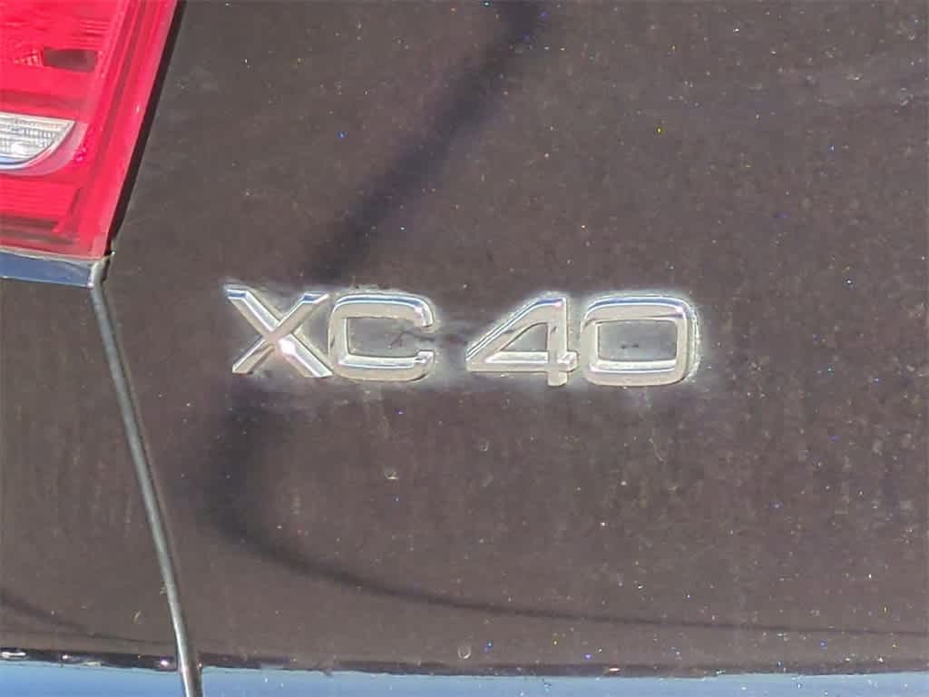 Thumbnail: 2020 Volvo XC40 - 10