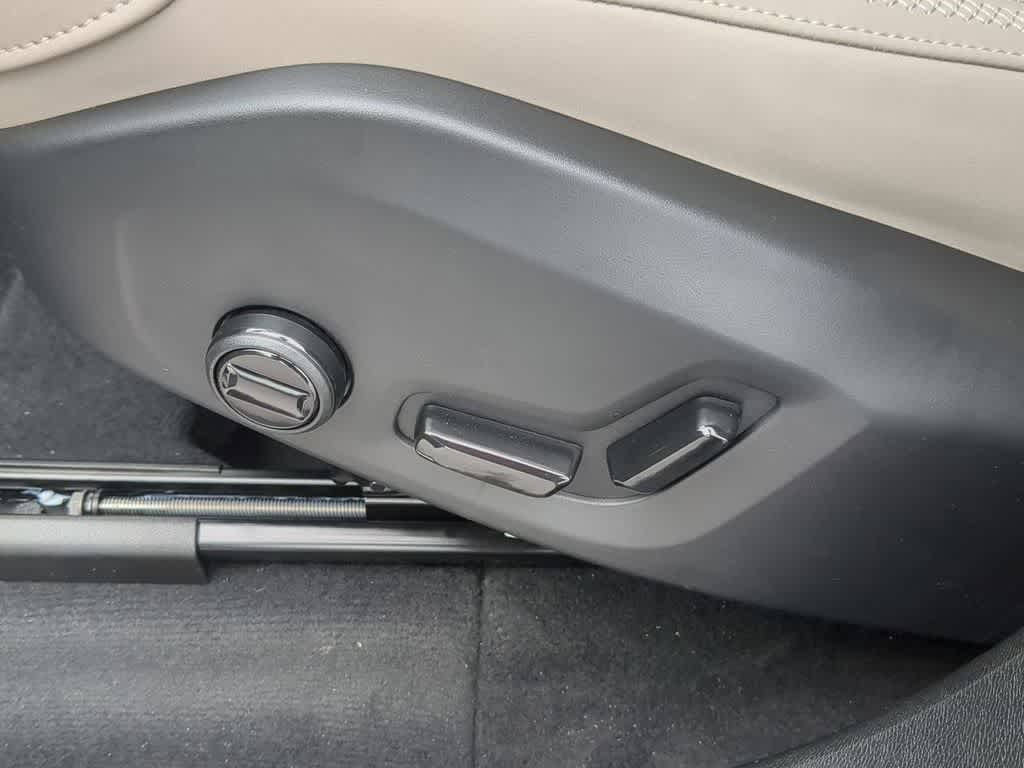 Thumbnail: 2026 Volvo XC60 - 16