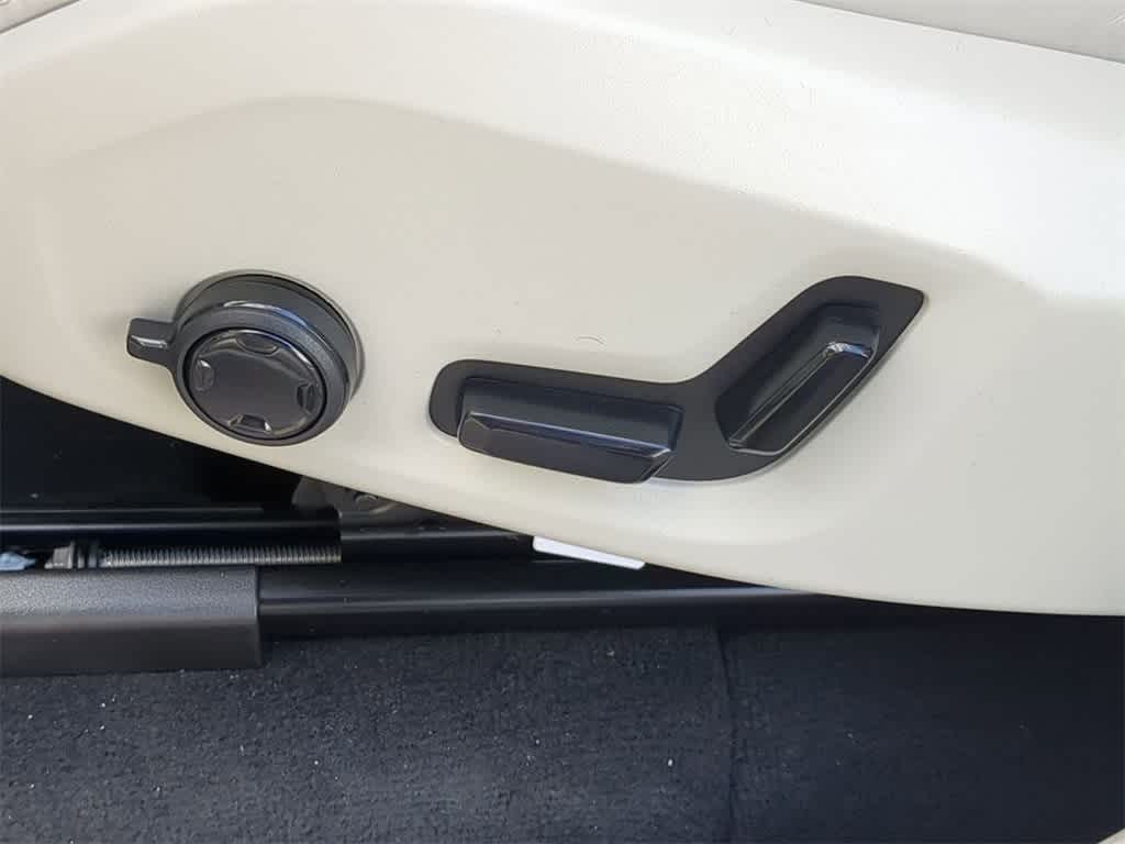 Thumbnail: 2026 Volvo XC90 - 16