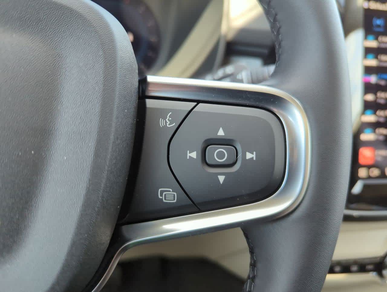2025 Volvo XC40 B5 Ultimate 22