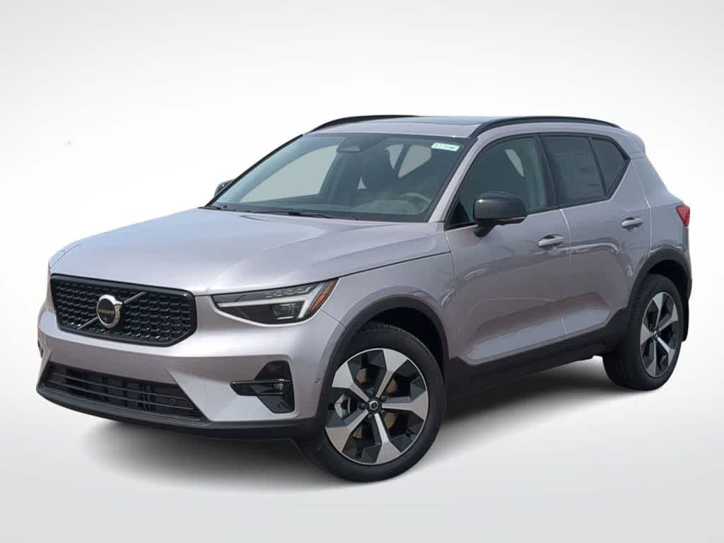2026 Volvo XC40 B5 Plus Dark AWD's photo