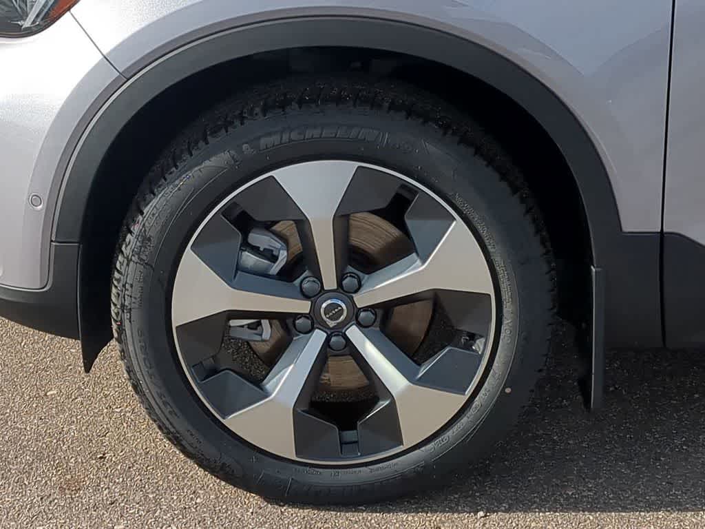 Thumbnail: 2026 Volvo XC40 - 13