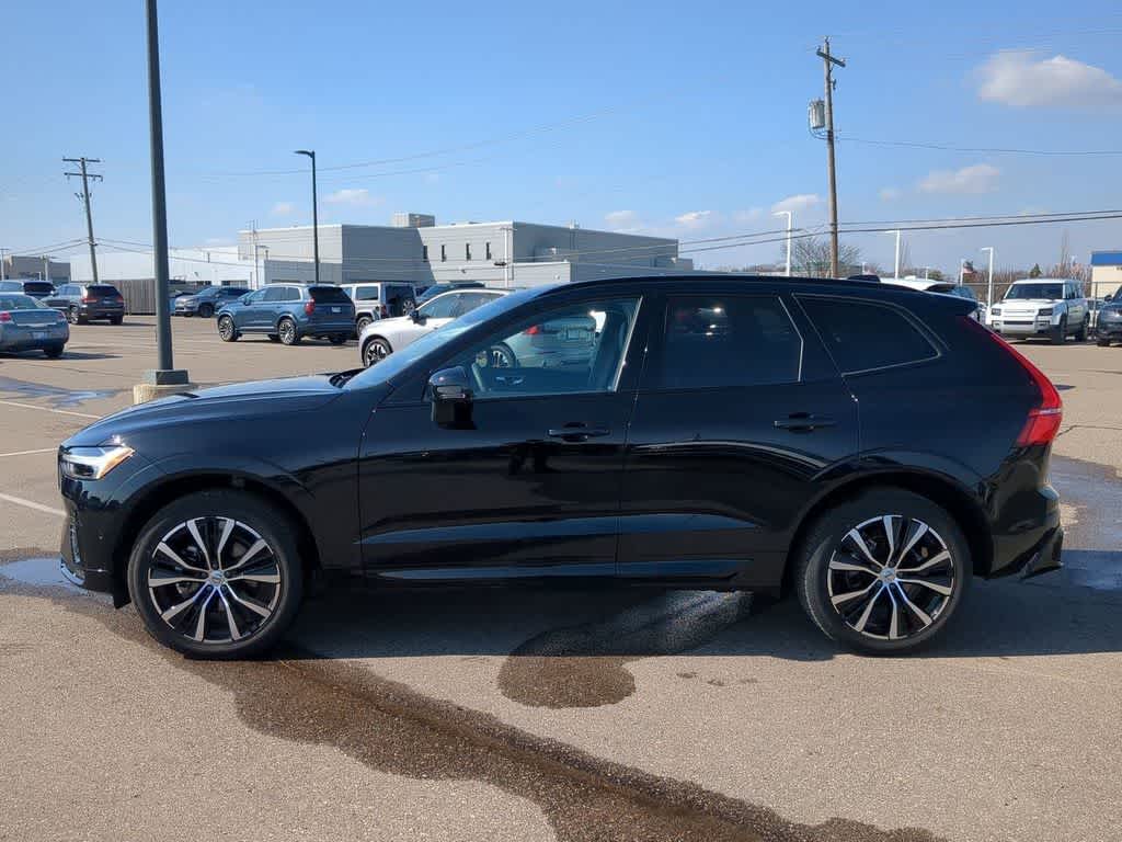 Thumbnail: 2025 Volvo XC60 - 3