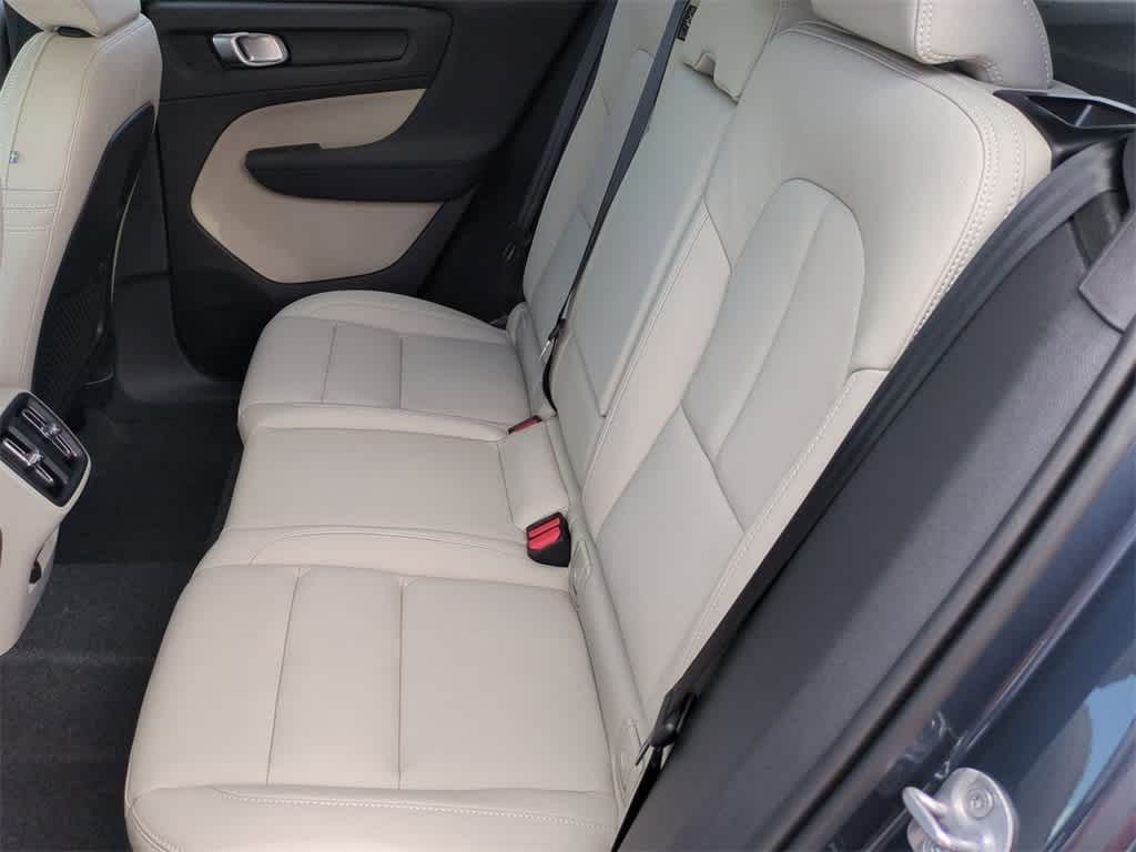 Thumbnail: 2026 Volvo XC40 - 19