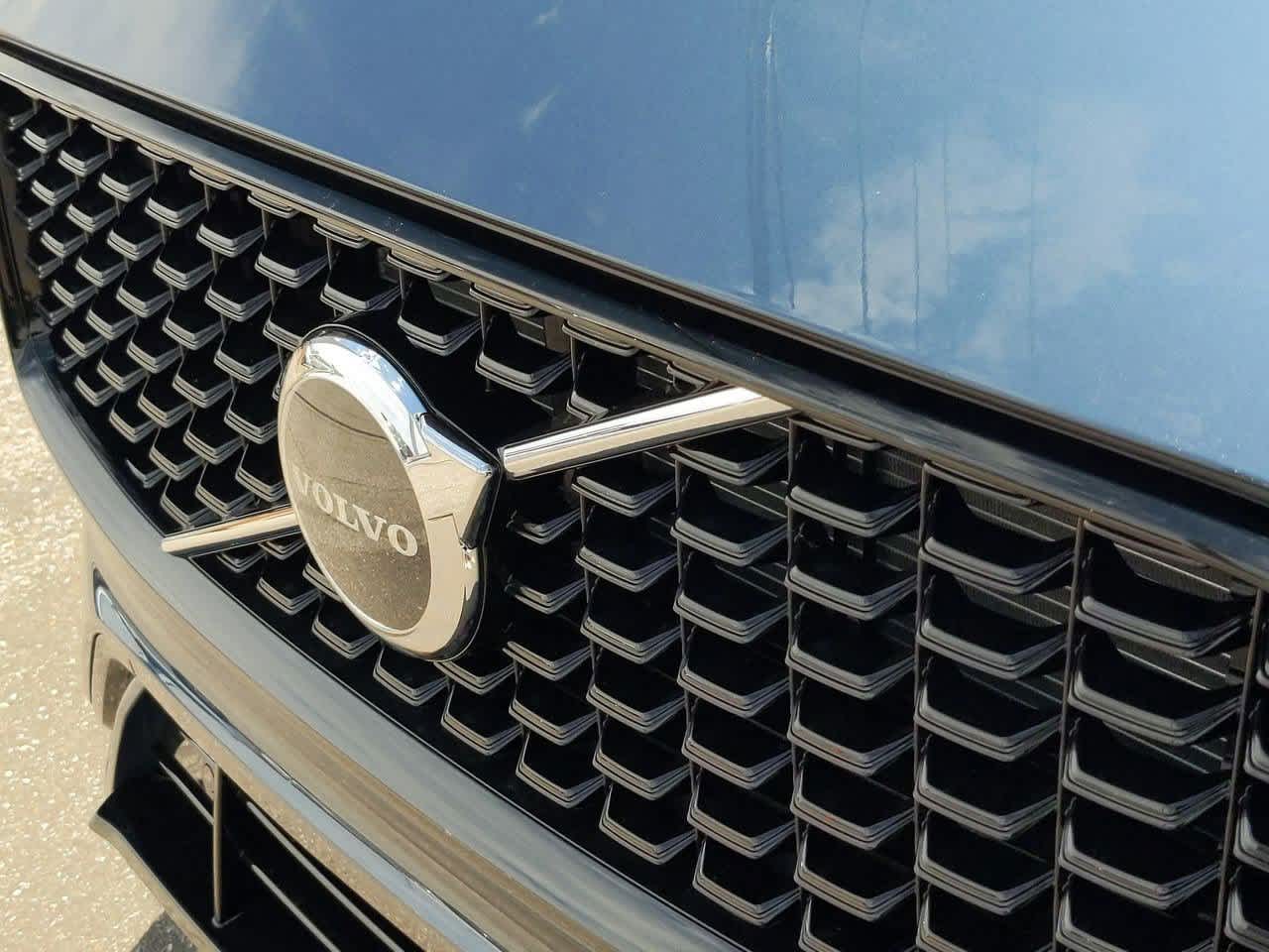 Thumbnail: 2025 Volvo XC60 - 10