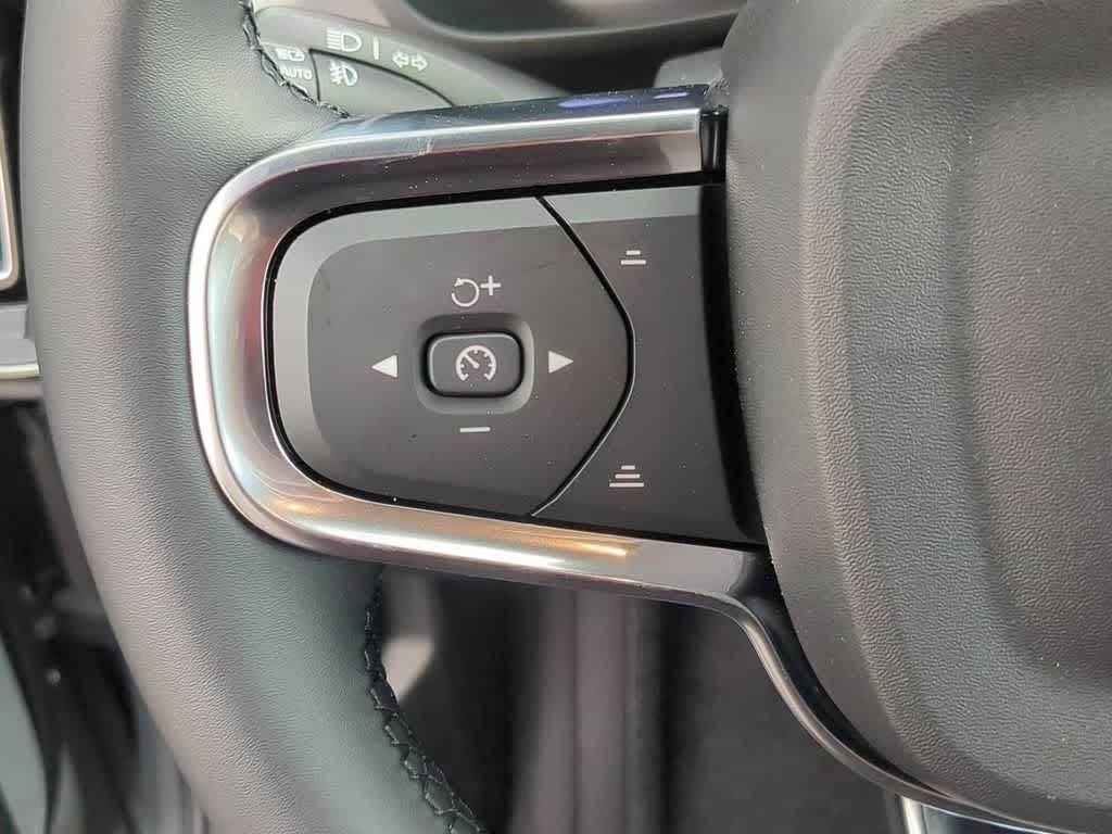Thumbnail: 2026 Volvo XC40 - 22