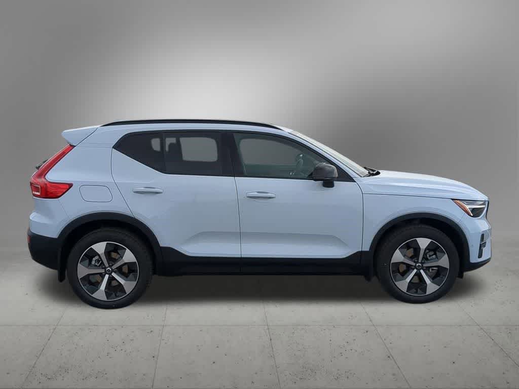 Thumbnail: 2026 Volvo XC40 - 7