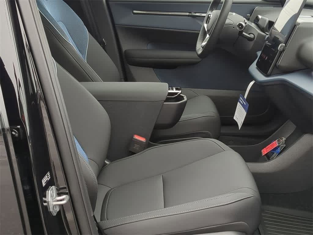 Thumbnail: 2025 Volvo EX30 - 20