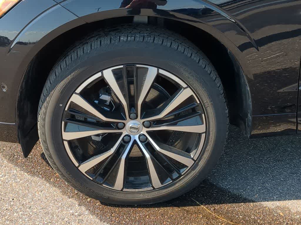 Thumbnail: 2025 Volvo XC60 - 13