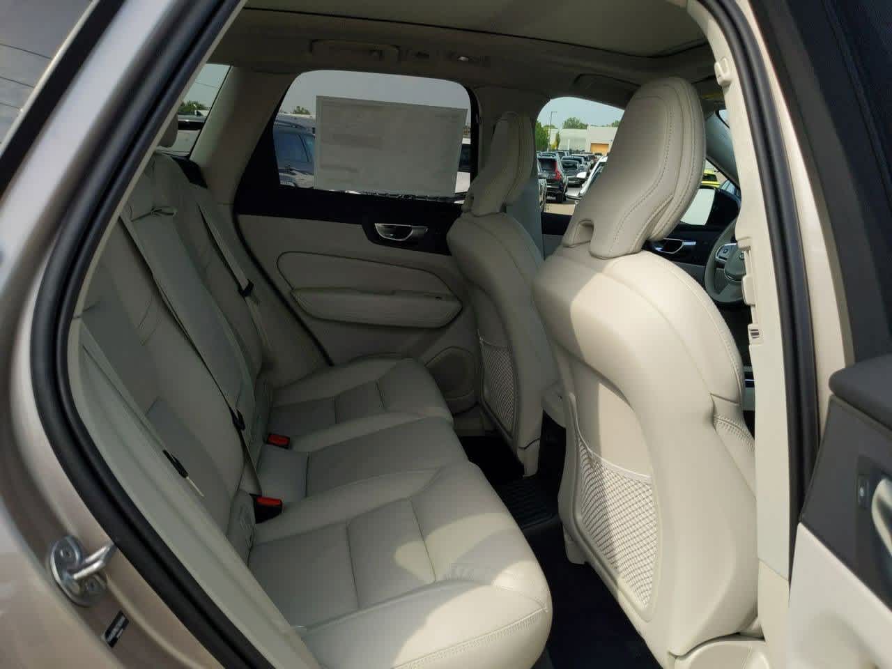 Thumbnail: 2025 Volvo XC60 - 18
