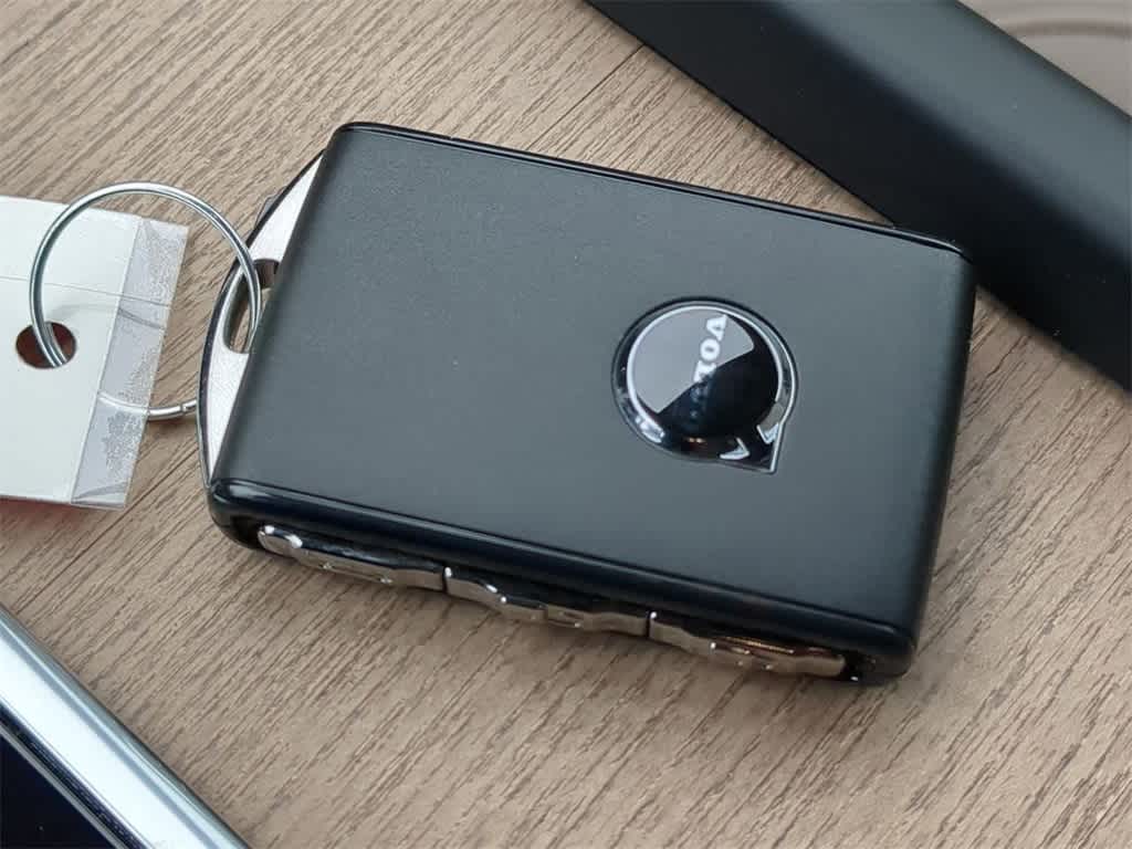 Thumbnail: 2026 Volvo XC60 - 33