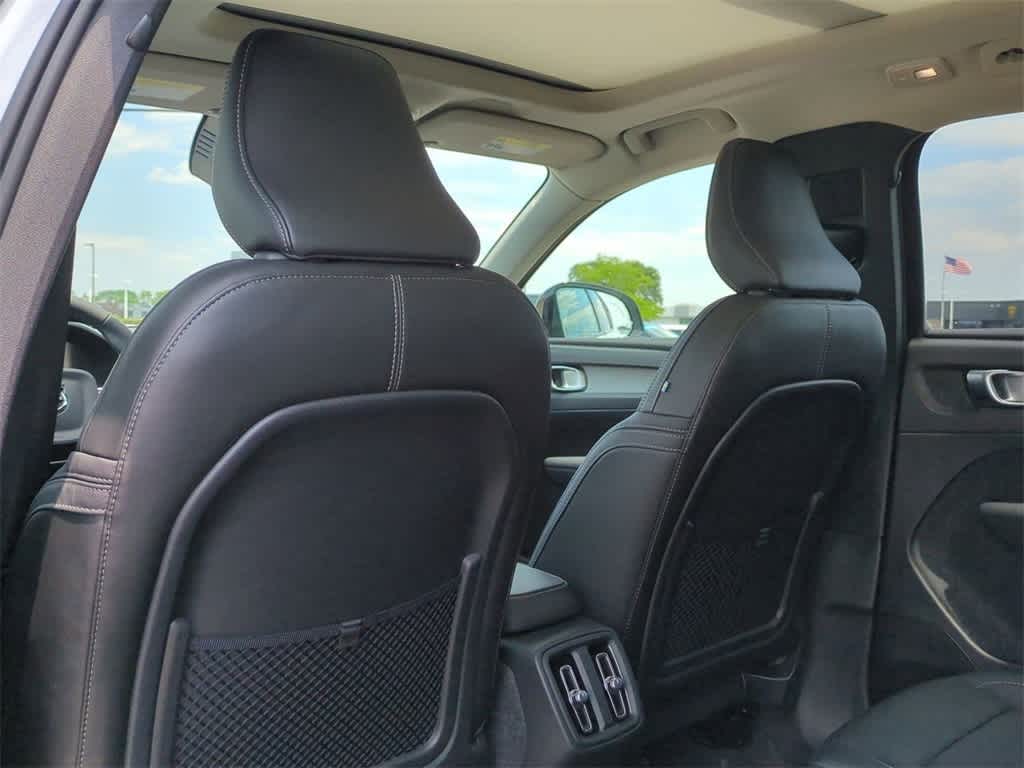 Thumbnail: 2026 Volvo XC40 - 17