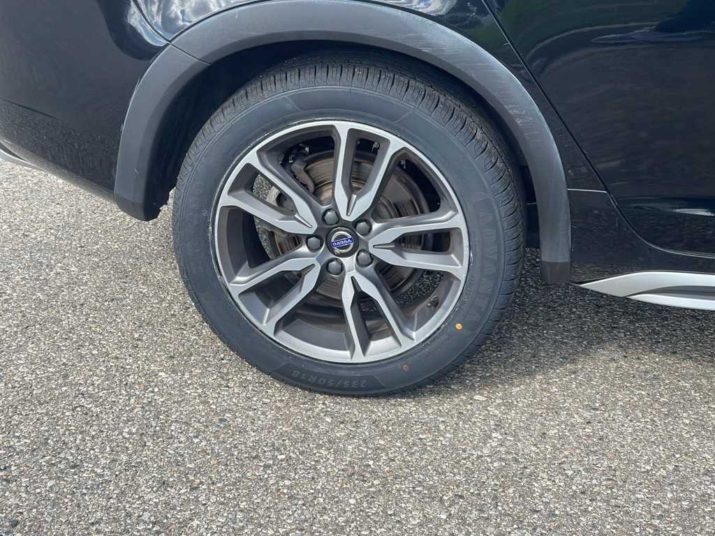 Thumbnail: 2018 Volvo S60 - 18