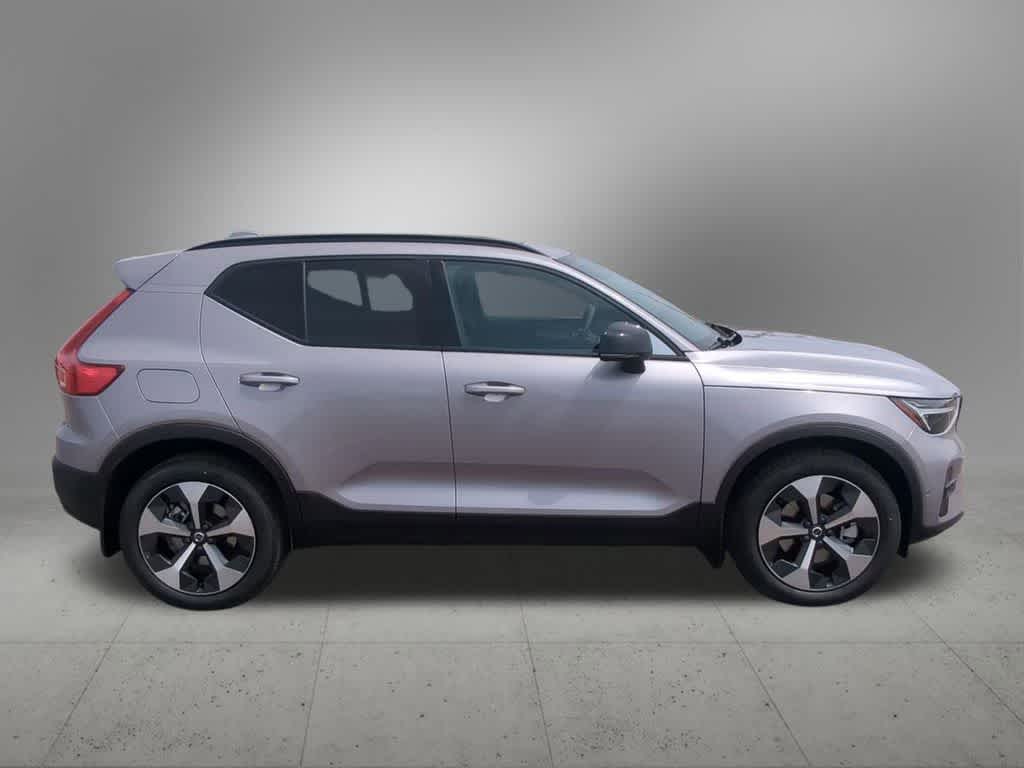 Thumbnail: 2026 Volvo XC40 - 7
