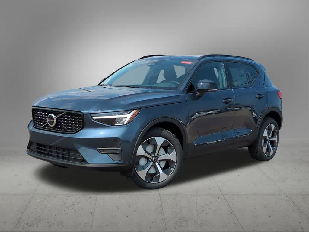 Thumbnail: 2026 Volvo XC40 - 1