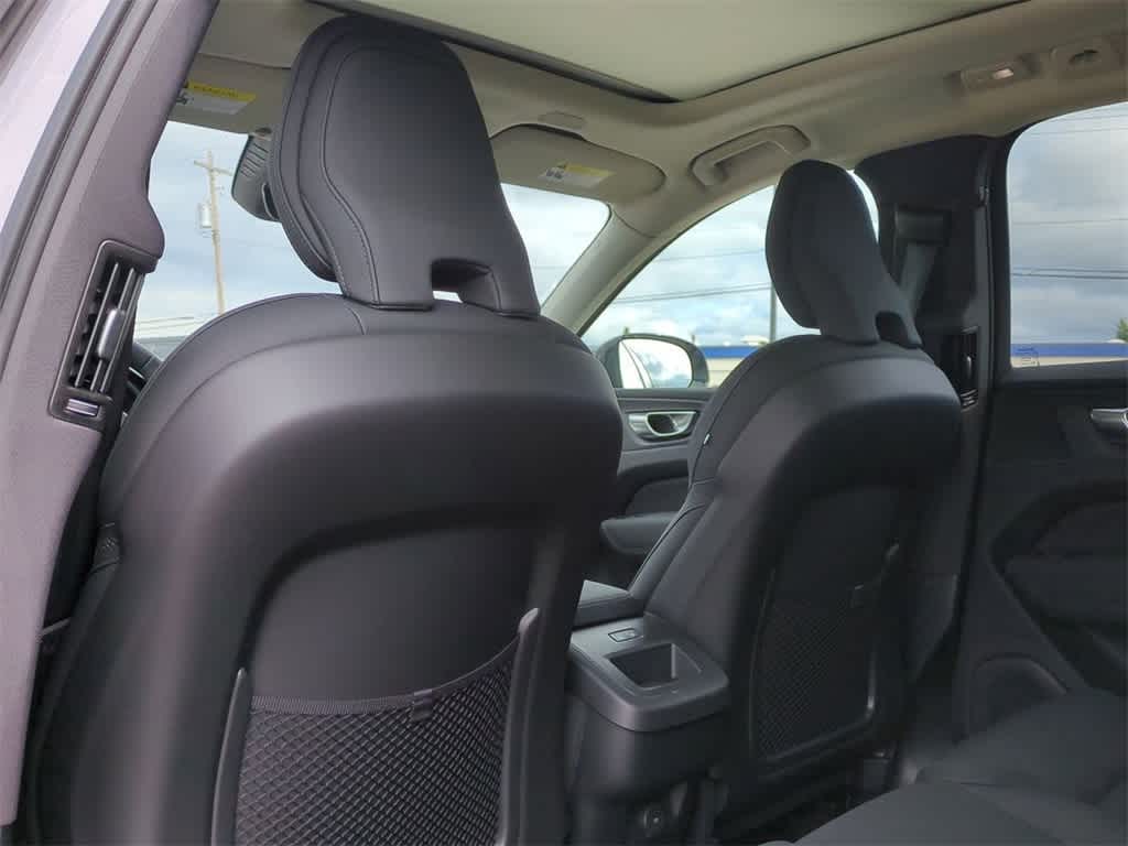 Thumbnail: 2026 Volvo XC60 - 17