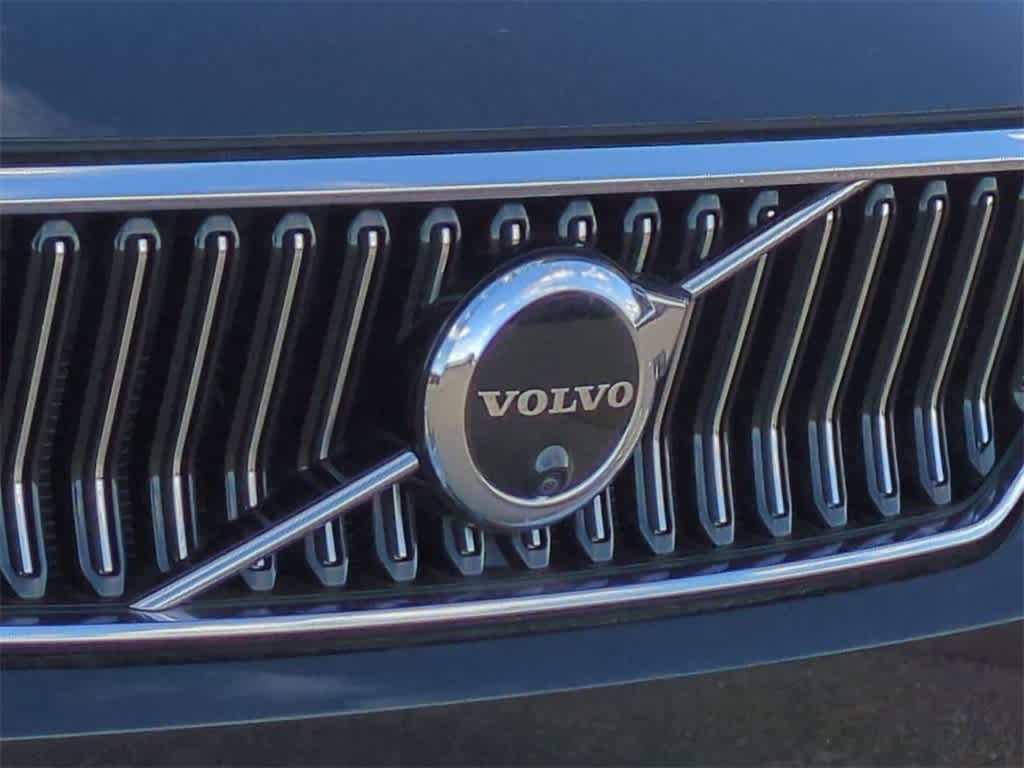 Thumbnail: 2023 Volvo XC40 - 11