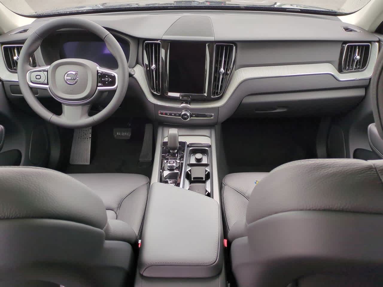 2025 Volvo XC60 B5 Plus 14