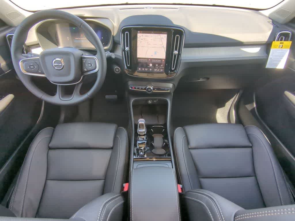 Thumbnail: 2026 Volvo XC40 - 14