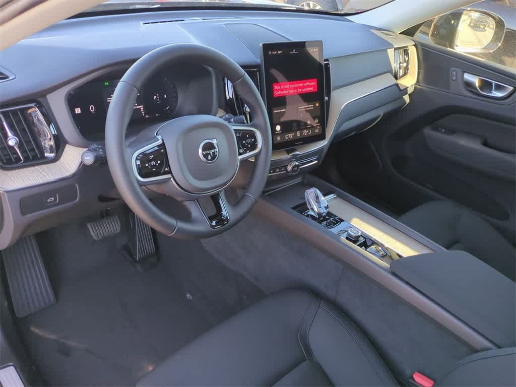 2026 Volvo XC60 Plus photo 2