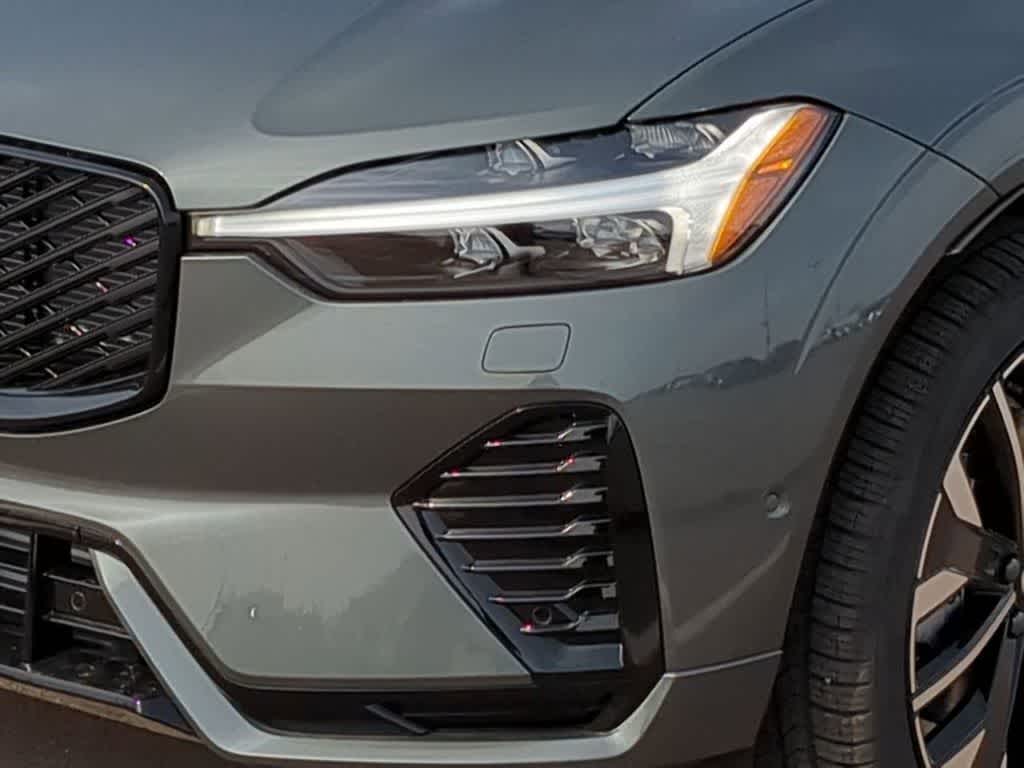 Thumbnail: 2026 Volvo XC60 - 10