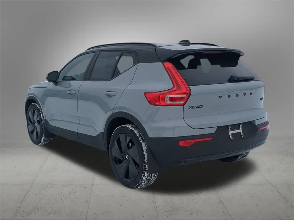 Thumbnail: 2026 Volvo XC40 - 4