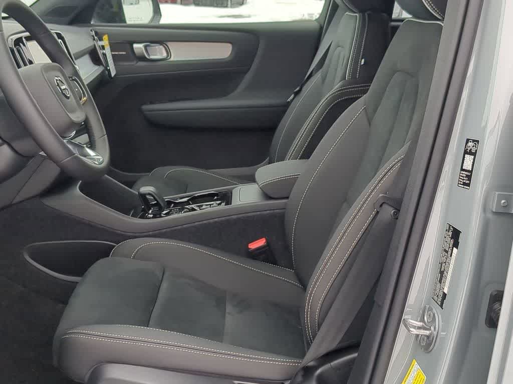 Thumbnail: 2026 Volvo XC40 - 16