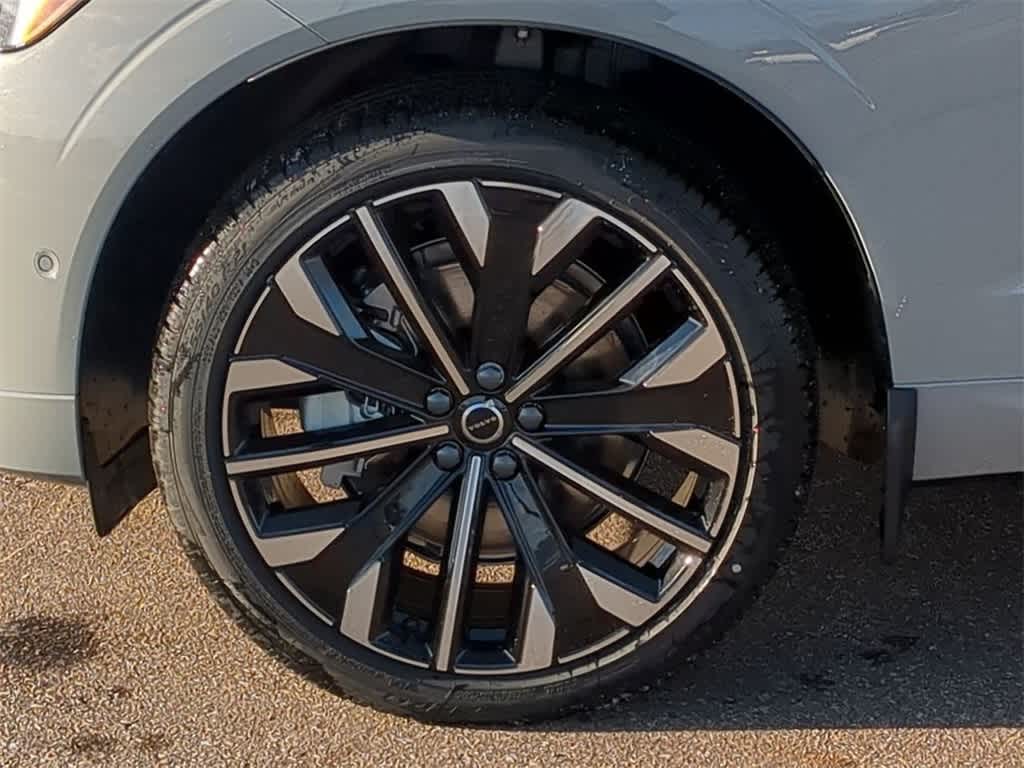 Thumbnail: 2026 Volvo XC60 - 13