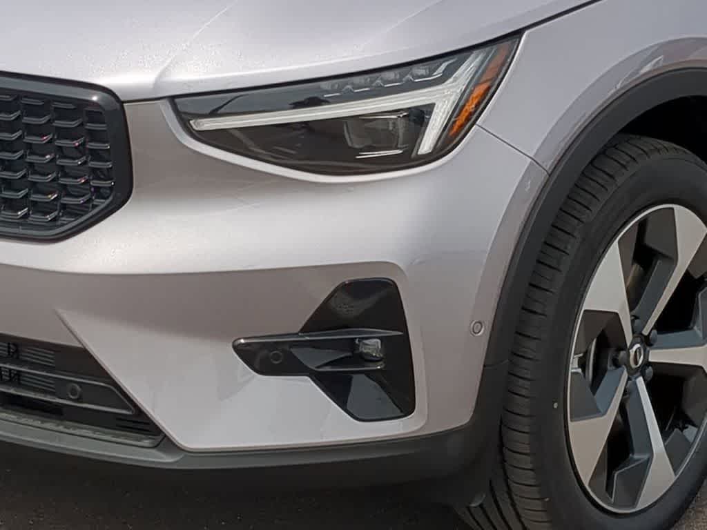 Thumbnail: 2026 Volvo XC40 - 10