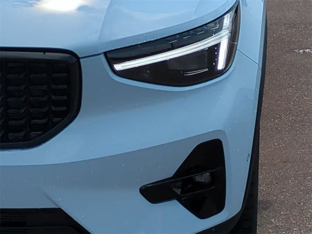 Thumbnail: 2026 Volvo XC40 - 10