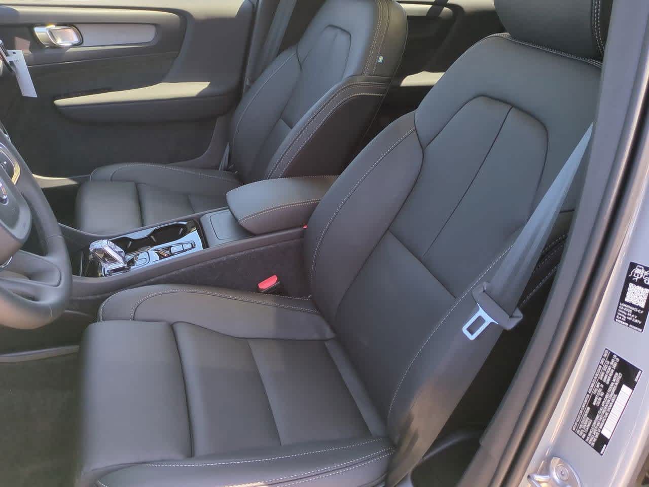 Thumbnail: 2026 Volvo XC40 - 15