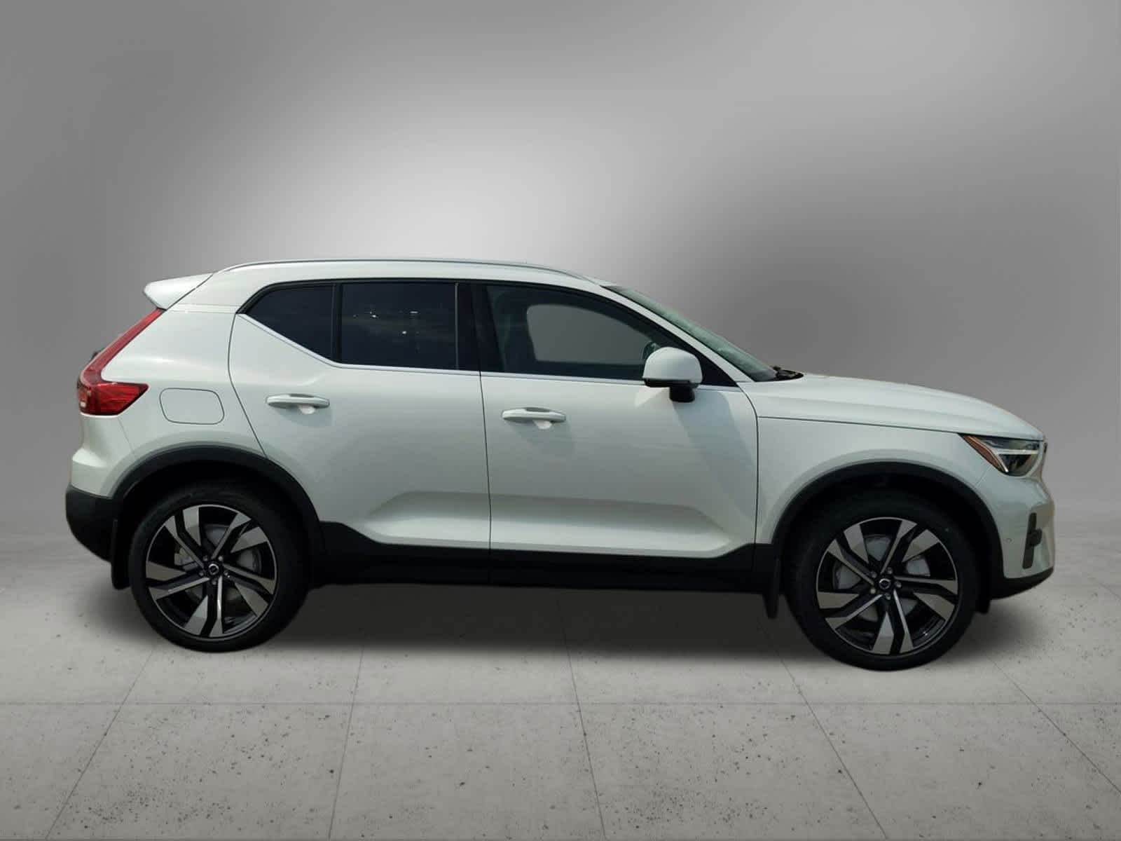 Thumbnail: 2025 Volvo XC40 - 7