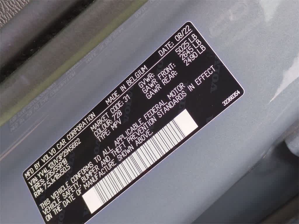 Thumbnail: 2023 Volvo XC40 - 28