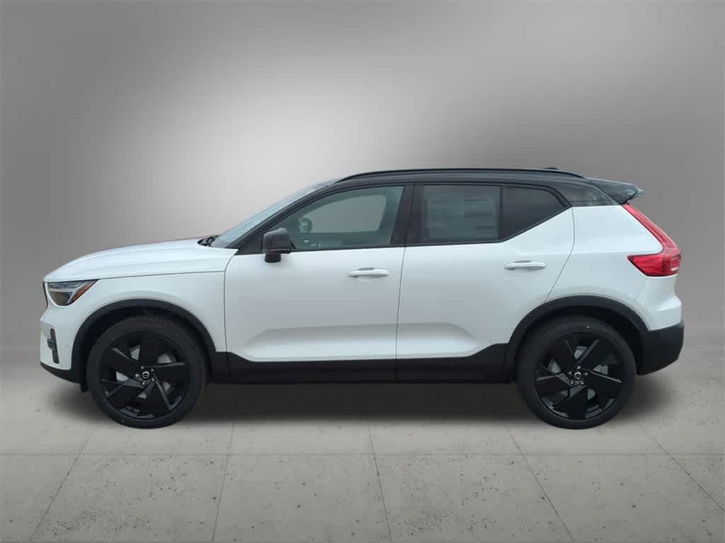 Thumbnail: 2026 Volvo XC40 - 3