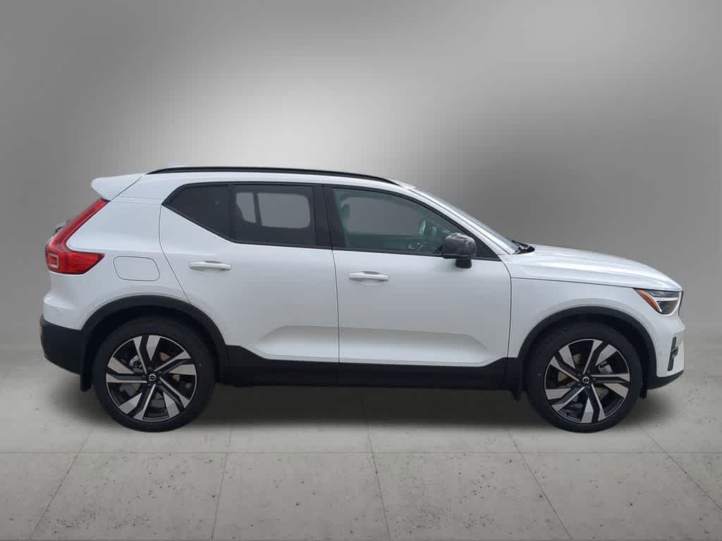 Thumbnail: 2026 Volvo XC40 - 7