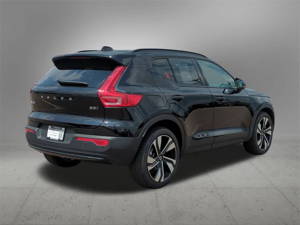 Thumbnail: 2025 Volvo XC40 - 6