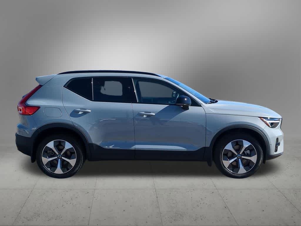 Thumbnail: 2026 Volvo XC40 - 7