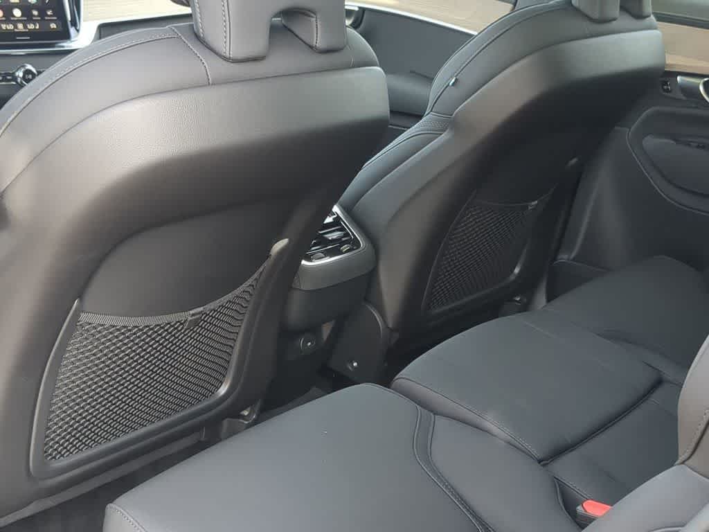 2026 Volvo XC90 Plus - Photo 17