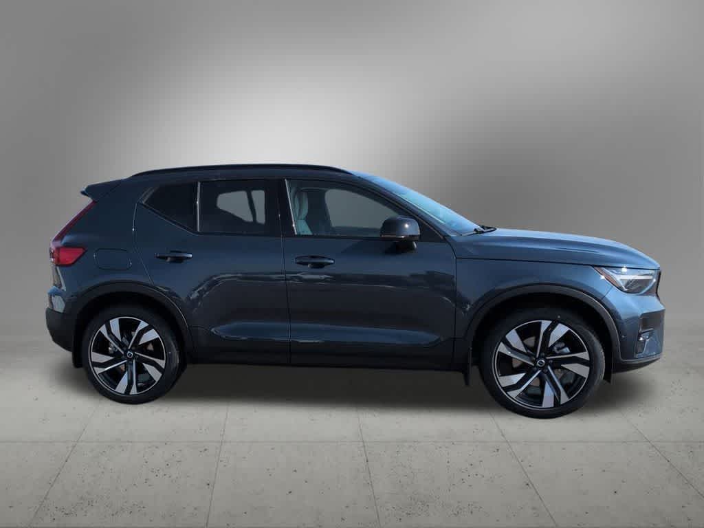 Thumbnail: 2026 Volvo XC40 - 7