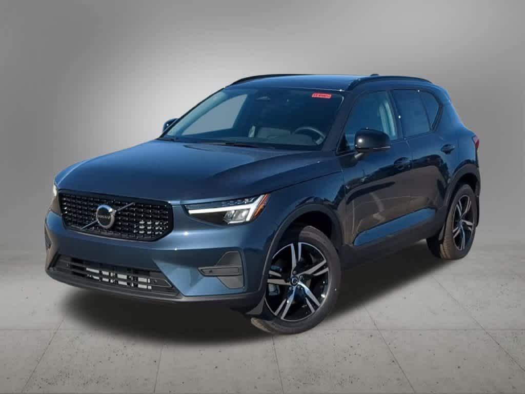 2026 Volvo XC40 Core