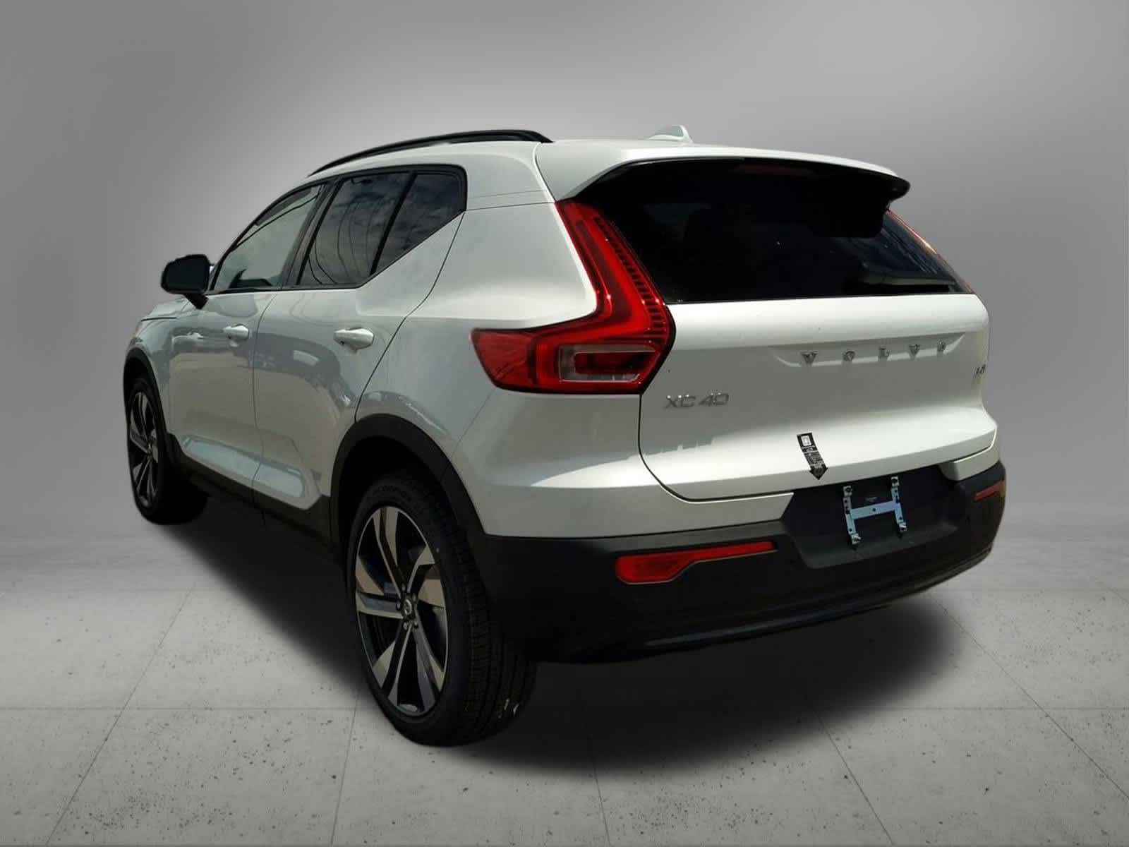 2025 Volvo XC40 B5 Plus 4