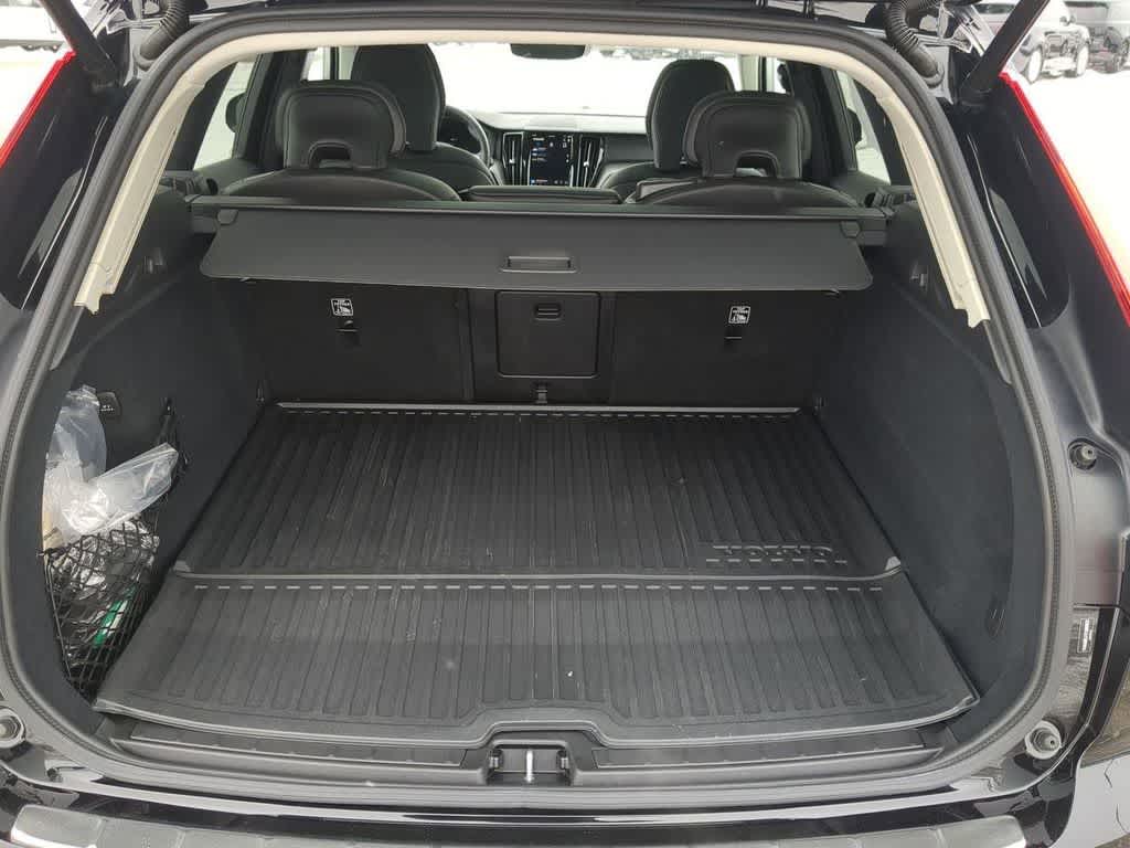 Thumbnail: 2025 Volvo XC60 - 31