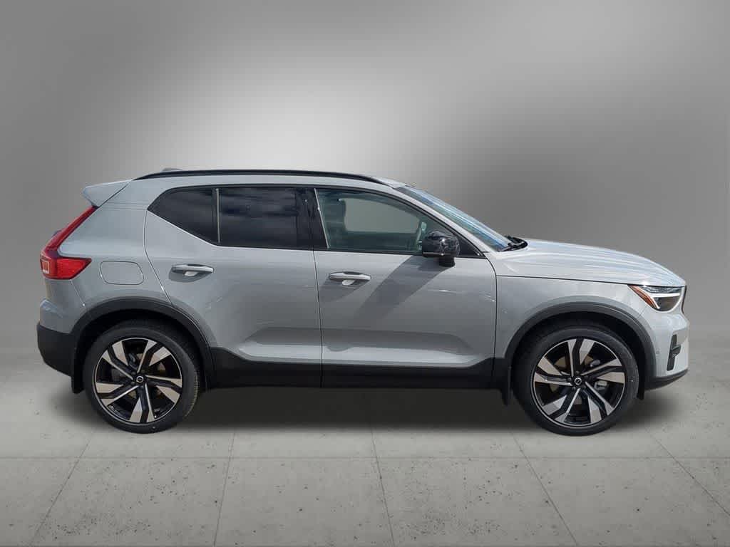 Thumbnail: 2026 Volvo XC40 - 7