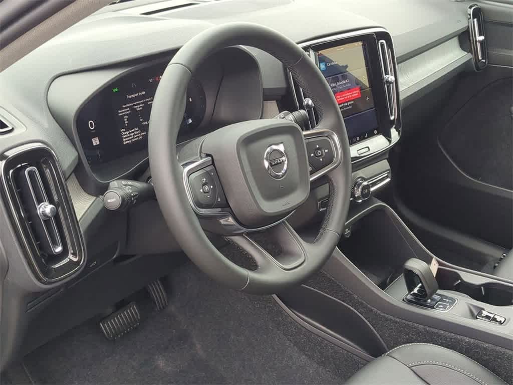 Thumbnail: 2025 Volvo XC40 - 2