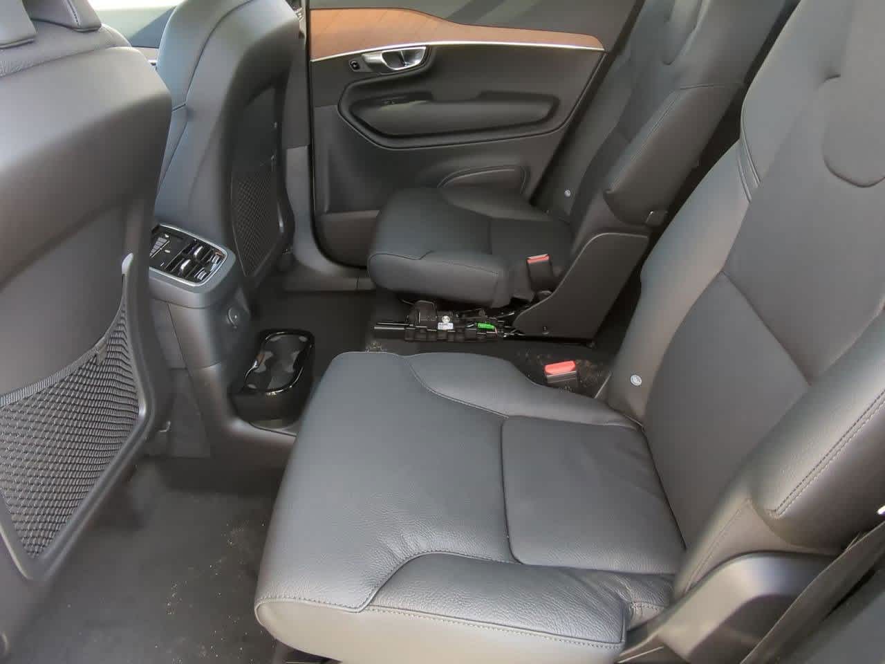 2025 Volvo XC90 T8 Plus 20