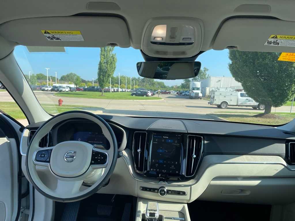 Thumbnail: 2022 Volvo XC60 - 13
