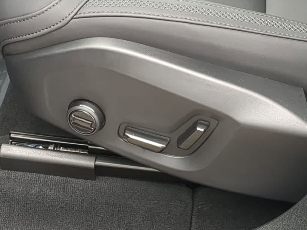 Thumbnail: 2026 Volvo XC60 - 16