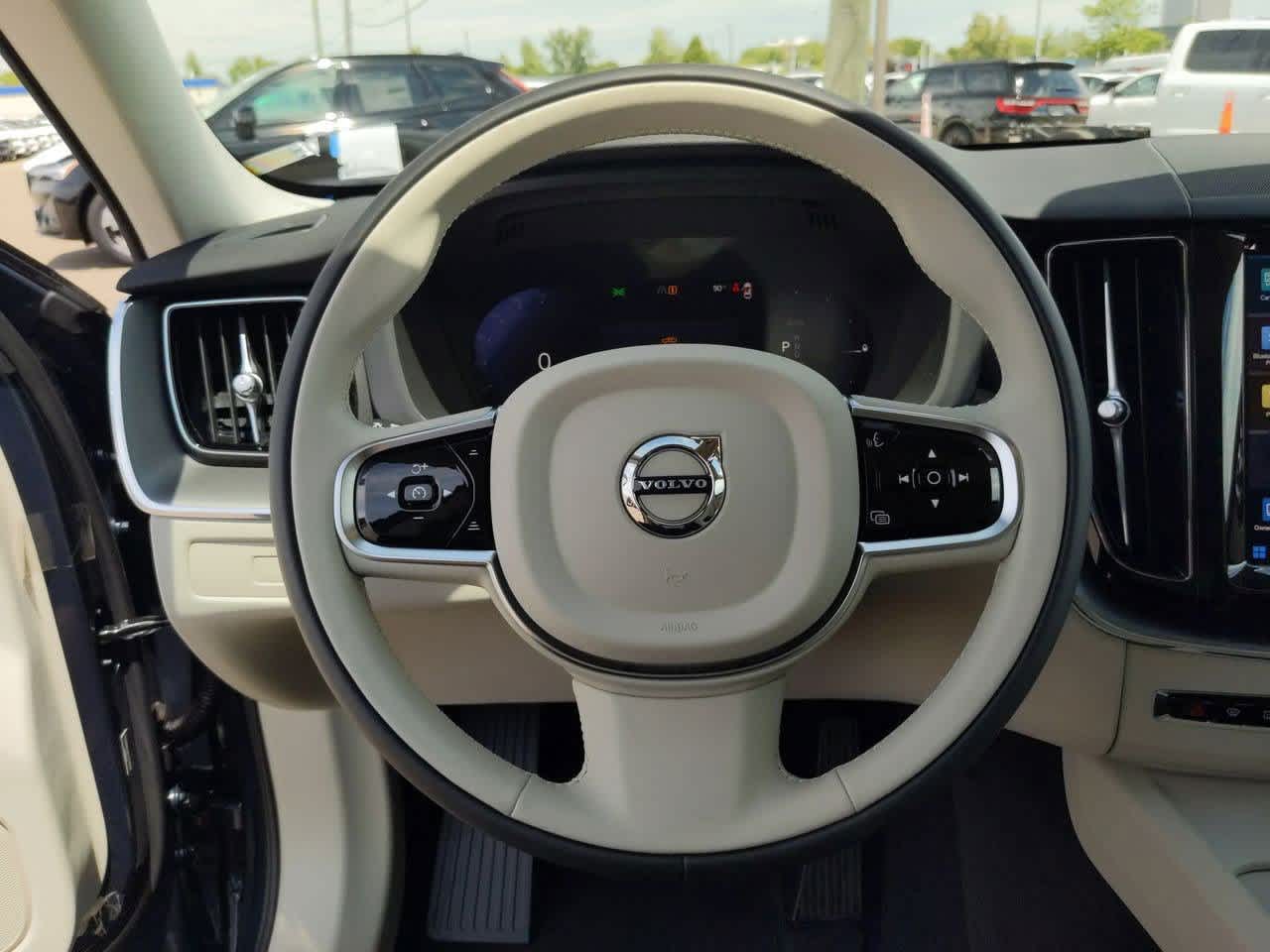 Thumbnail: 2025 Volvo XC60 - 20