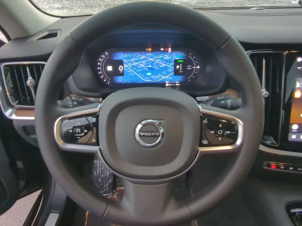Thumbnail: 2025 Volvo S60 - 21
